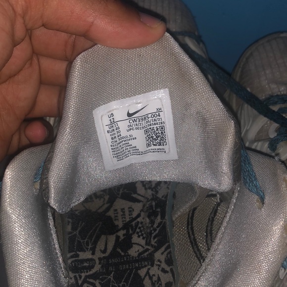 I’m selling size 12 nike kyrie basketball shoes - Picture 6 of 7